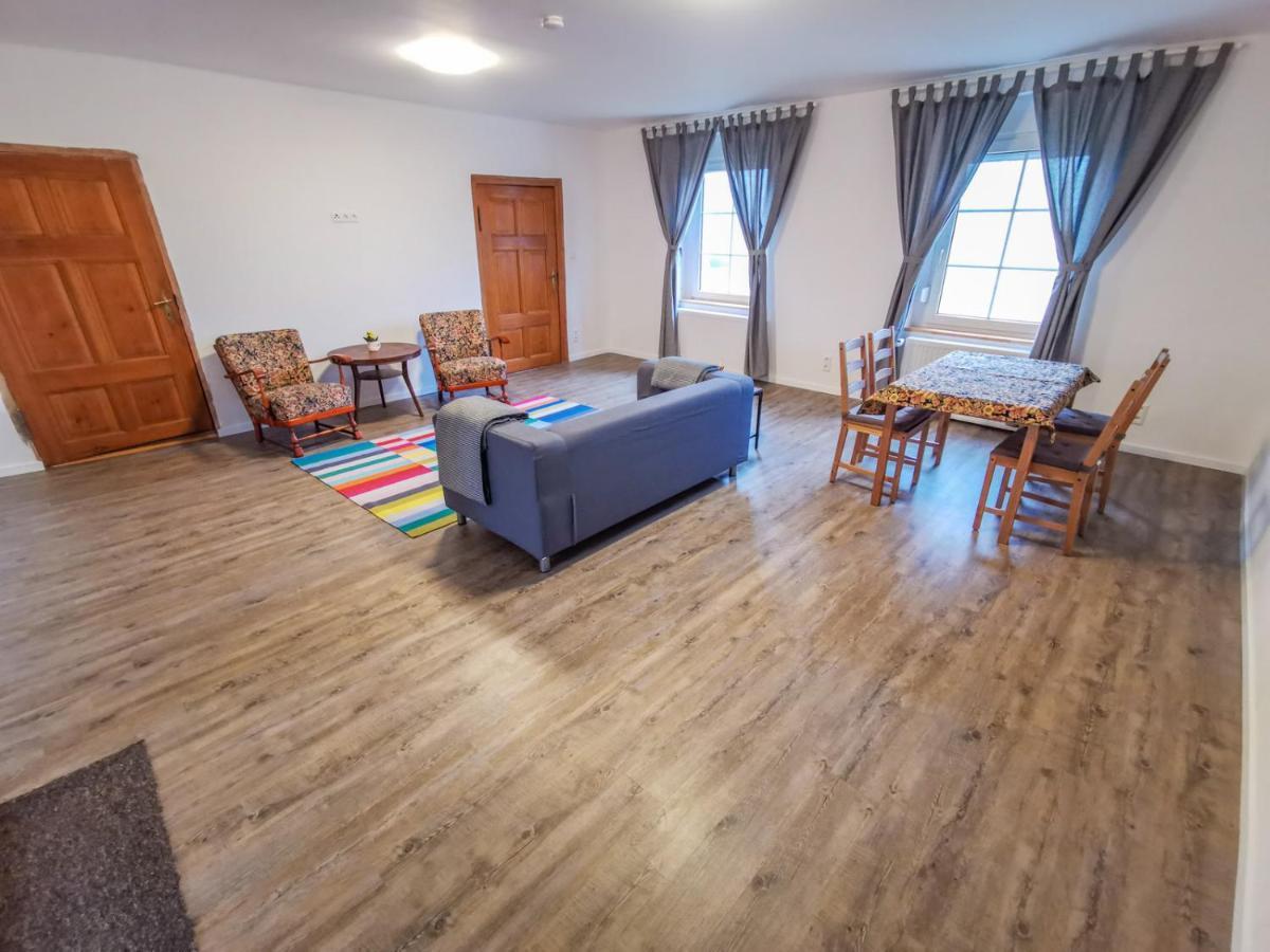 Apartment In Herrenhaus Gross Pinnow ภายนอก รูปภาพ