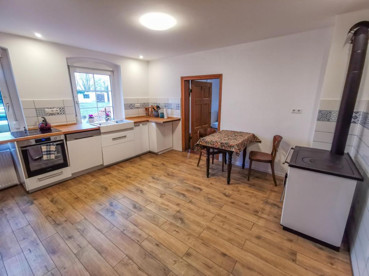 Apartment In Herrenhaus Gross Pinnow ภายนอก รูปภาพ
